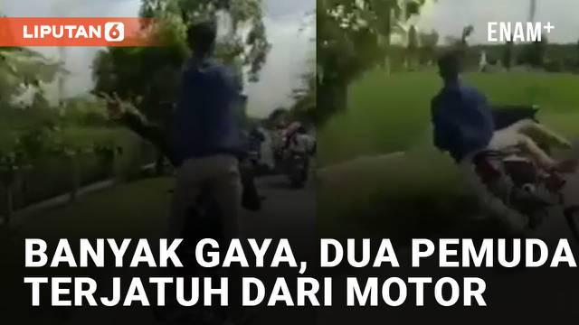 Dua orang pemuda berboncengan mengenakan sepeda motor lakukan aksi ketika berkendara akhirnya apes mengundang perhatian