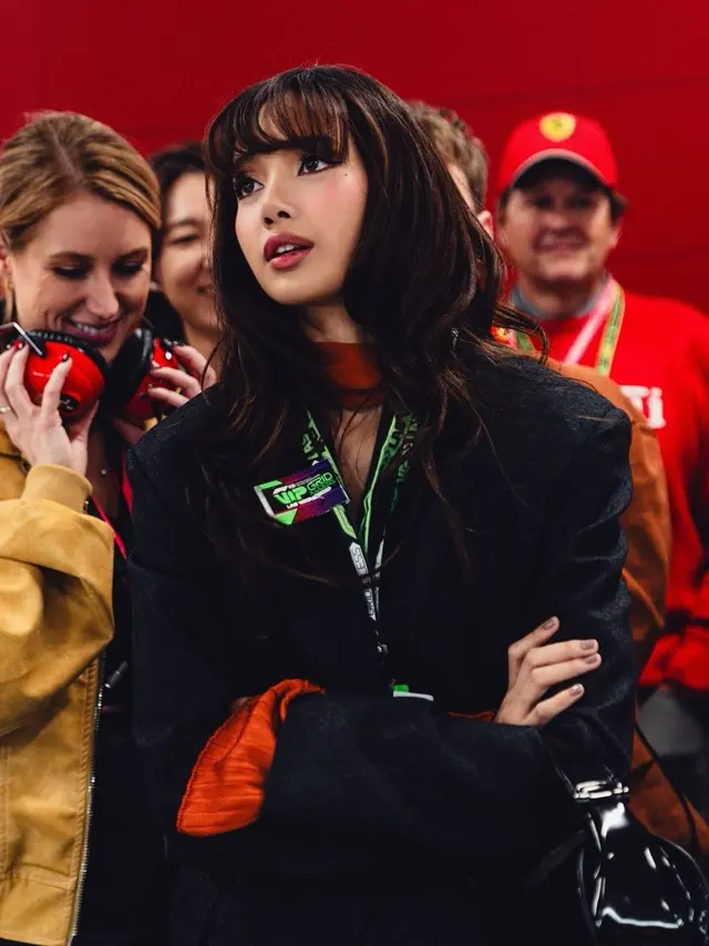 6 Pesona Lisa BLACKPINK Tampil Stunning dengan Glam Makeup dan Side Bangs untuk Las Vegas F1 Grand Prix