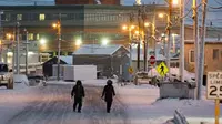 Kota Utqiagvik dikenal sebagai kota tanpa siang, matahari hanya menyinari tiga sampai enam jam saja setiap harinya (Sumber foto: adn.com)
