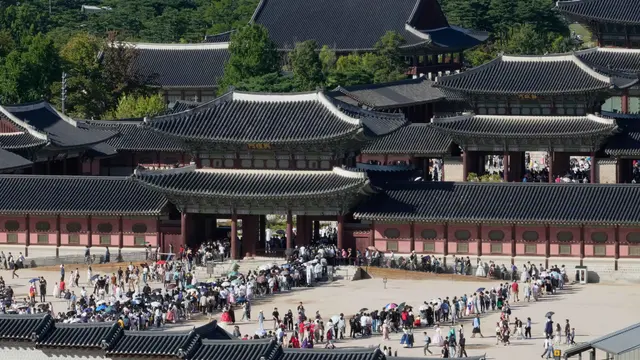 Rayakan Chuseok, Warga Korea Serbu Istana Gyeongbok