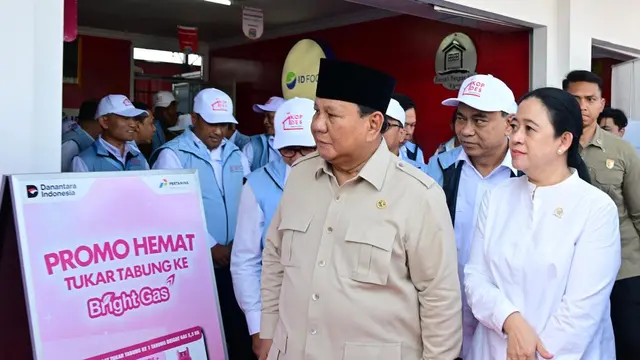 Ketua DPR RI Puan Maharani bersama Presiden Prabowo Subianto saat menghadiri peluncuran kelembagaan 80 ribu Kopdes Merah Putih di Kecamatan Wonosari, Kabupaten Klaten, Jawa Tengah.