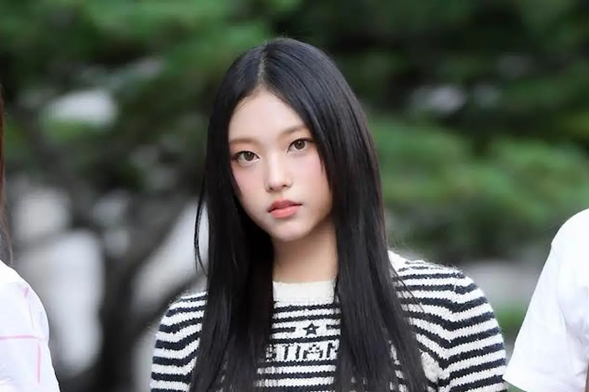 Haerin NewJeans di Music Bank tampil mewah dengan outfit dari Dior