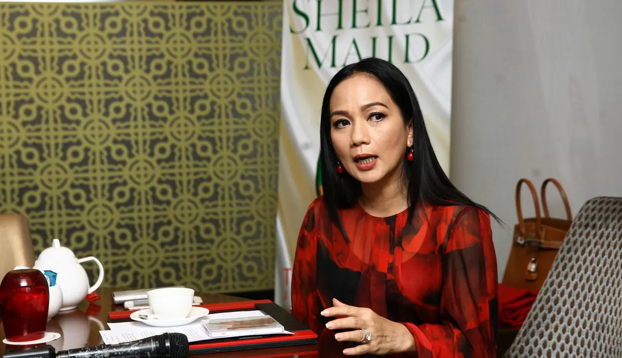 "Style pasti sama. Tetap Sheila Majid yang sudah 32 tahun penggemar sudah suka dan saya nyaman dengan gaya saya. Untuk yang muda-muda saya fikir akan suka album Boneka. Ini masih banyak lagu patah hati," ujar Sheila Majid. (Nurwahyunan/Bintang.com)