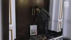 Walikota Tegal Siti Masitha Soeparno ditangkap oleh penyidik KPK. Penangkapan ini  disambut gembira belasan PNS non job dan sejumlah aktifis serta mahasiswa.  