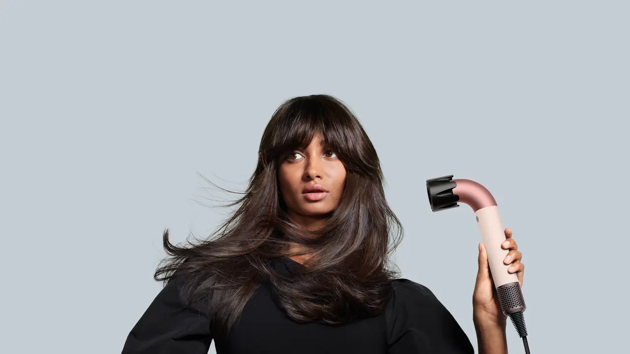 Hair dryer dyson supersonic r dengan tipe 1 long straight powerful air (Foto Dok: Dyson)