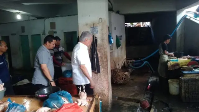 Mendag Enggartiasto Lukita blusukan di pasar tradisional (Foto:Liputan6.com/Reza Effendi)