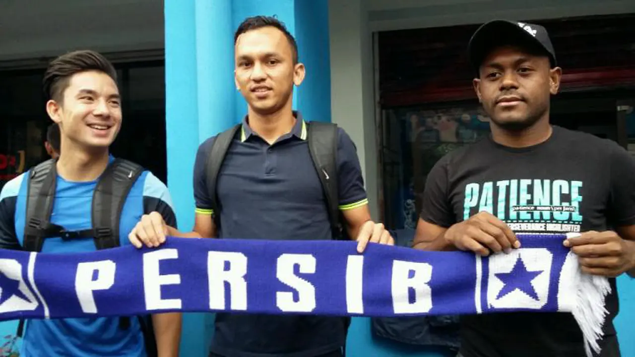 Tiba di Mes Pemain, 3 Pemain PBR Bentangkan Syal Persib