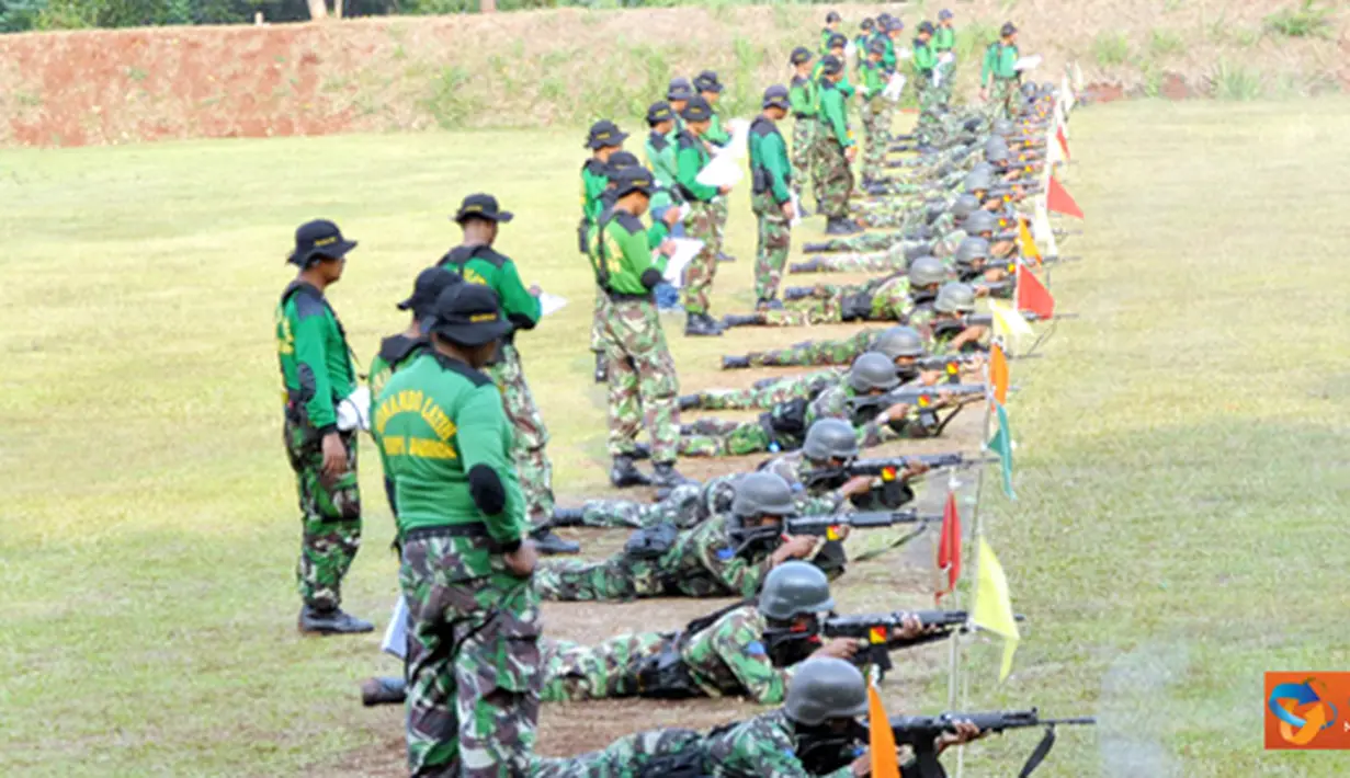 Yontaifib menjadi juara perlombaan Binsat Korps Marinir 2011 di lapangan tembak Letnan Karno Cilandak Jakarta Selatan, Rabu (21/9).