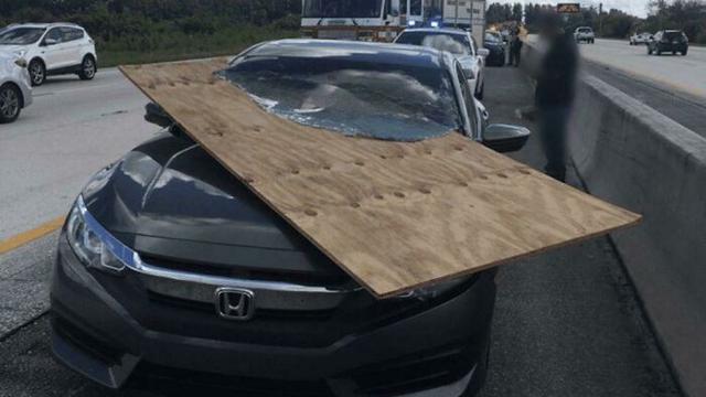 Kumpulan Potret Super Apes yang Menyayat Hati Pencinta Mobil (Boredpanda)