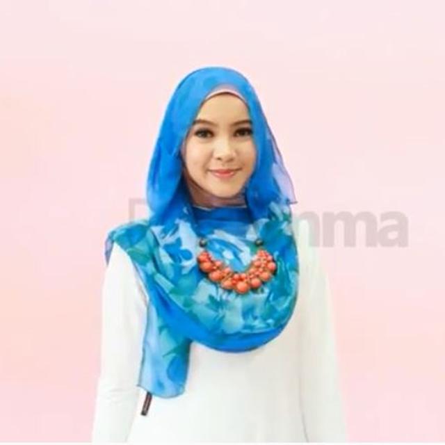 Tutorial Hijab Dengan Tambahan Aksesosi Kalung Ramadan Liputan6 Com