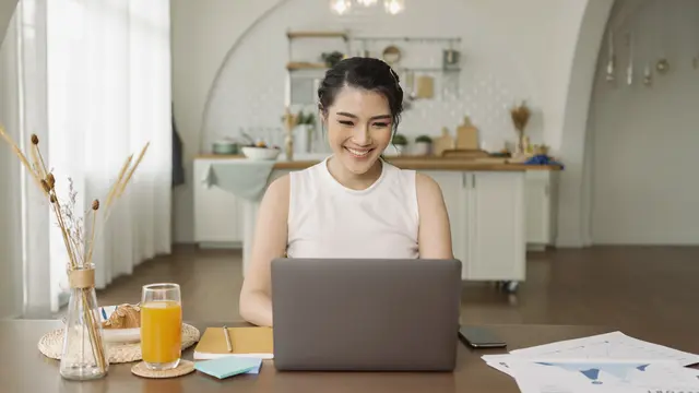 wanita oktober diam diam kaya