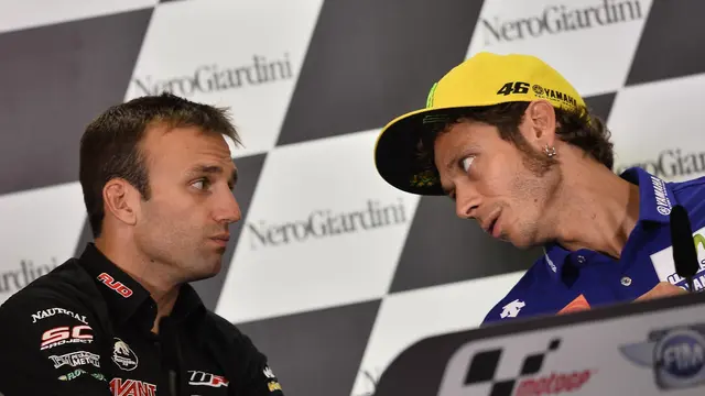 Valentino Rossi dan Johann Zarco 