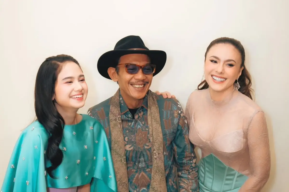 Beda Gaya ala Mertua dan Menantu Wulan Guritno dan Tissa Biani Kenakan Korset di Premiere Film Terbaru
