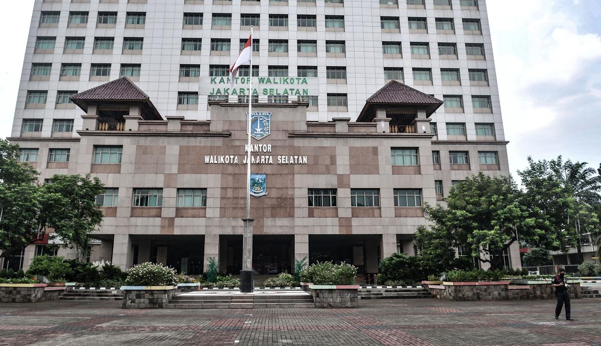 Suasana Kantor Wali Kota Jakarta Selatan, Jakarta, Kamis (17/9/2020). Kantor Wali Kota Jakarta Selatan ditutup sementara mulai hari ini hingga dibuka kembali pada 21 September setelah tujuh ASN ditemukan positif terpapar Covid-19. (merdeka.com/Iqbal S. Nugroho)