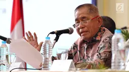 Menteri Pertahanan Ryamizard Ryacudu saat menjadi pembicara dalam seminar nasional di UGM, Yogyakarta, Selasa (19/12). Menhan menyampaikan materi tentang memahami ancaman, gangguan, hambatan, dan tantangan kedaulatan bangsa masa kini. (Liputan6.com/Juli)
