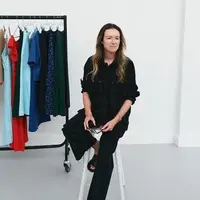 Kenyamanan jadi orientasi Clare Waight Keller di koleksi UNIQLO : C terbaru (UNIQLO)