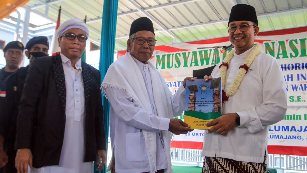 Anies Baswedan menerima dukungan dari Jemaah Thoriqoh Syathoriyyah Lumajang. (Istimewa)