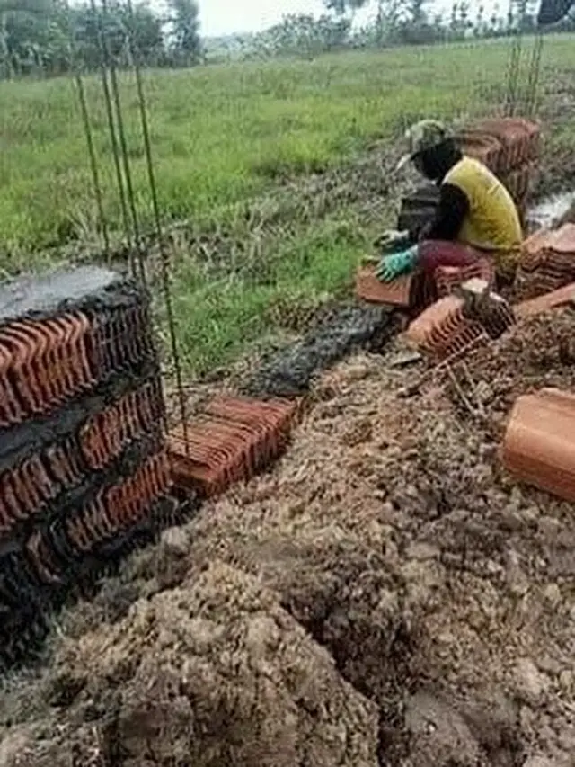 6 Aksi Kuli Bangunan Bikin Tembok Rumah Asal-Asalan Ini Bikin Mandor Meringis
