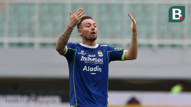 Persib Bandung vs Arema FC - Marc Klok