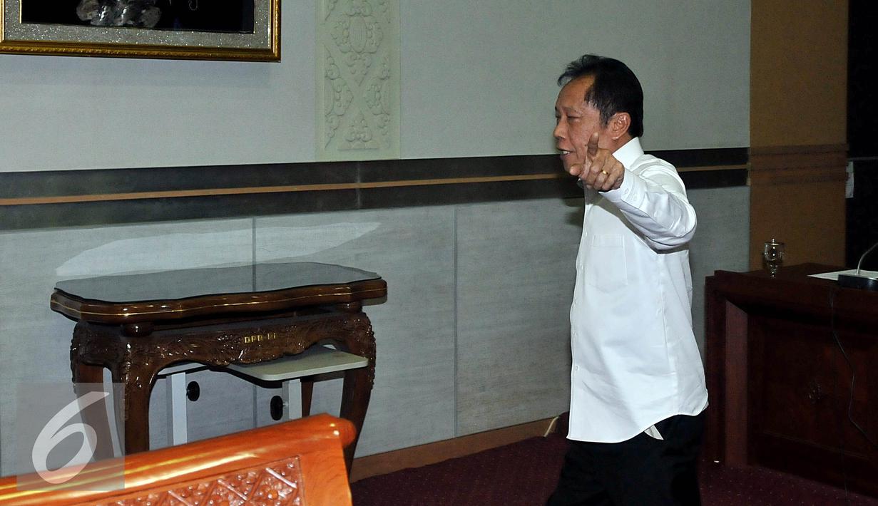 Kepala Badan Intelejen Nasional (BIN) Sutiyoso usai mengikuti rapat kerja dengan Komisi I DPR RI di Kompleks Parlemen, Jakarta, Senin (28/92015). Rapat membahas isu-isu teraktual yang berhubungan dengan intelejen Indonesia. (Liputan6.com/Johan Tallo)