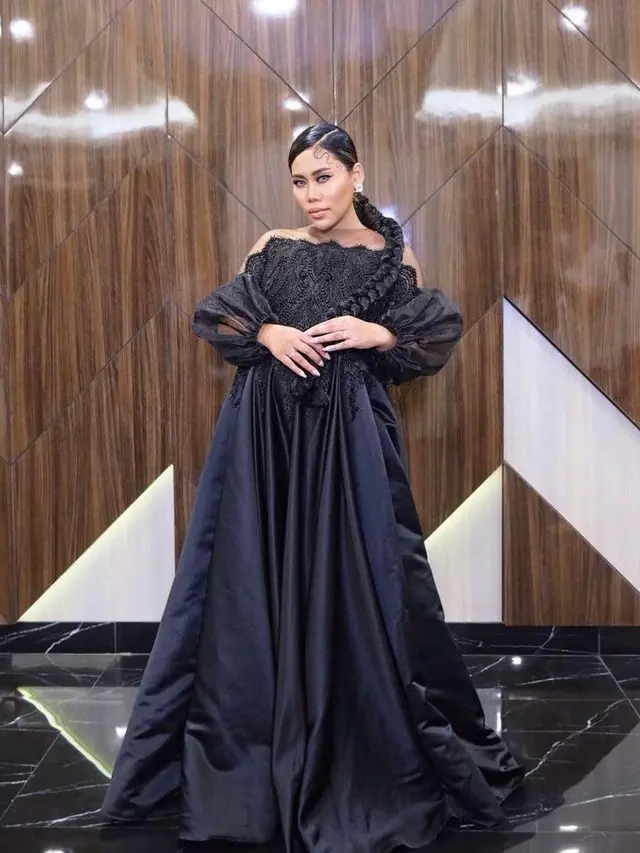 Adu Gaya 10 Artis di AMI Awards 2022, Aurel Hermansyah hingga Inul Daratista Tampil Glamor