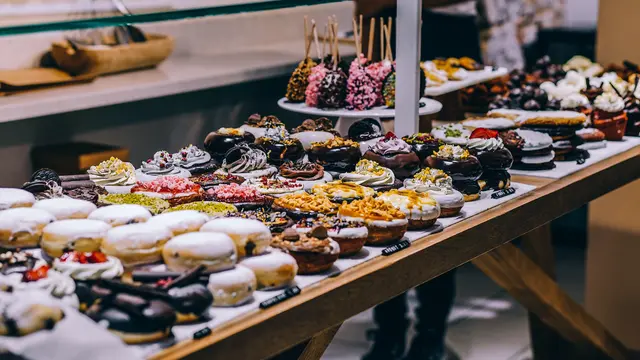 Ilustrasi Roti dan Permen (Foto: igor-ovsyannykov/pexels.com)