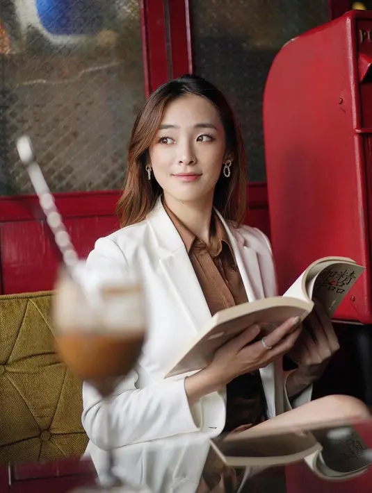 Ia pun mengikuti ajang miss Hong Kong di tahun 2020, saat itu usianya masih 23 tahun. (Foto: Instagram/ @CelinaHarto)