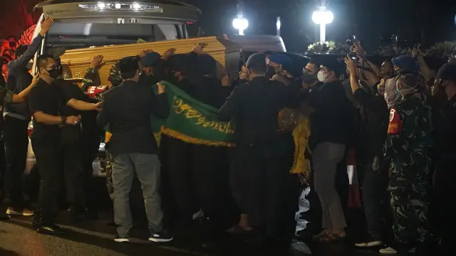 Jenazah anak Ridwan Kamil Emmeril Kahn Mumtadz atau Eril saat tiba di Gedung Pakuan, Bandung. (Liputan6.com/Huyogo Simbolon)