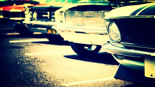 Mobil Tua