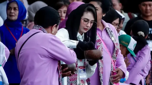 Arumi Bachsin dampingi Iriana Joko Widodo