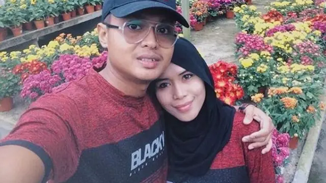 [Bintang] Cerita Haru di Balik Foto Perempuan yang Gelar Resepsi Pernikahan Sendirian
