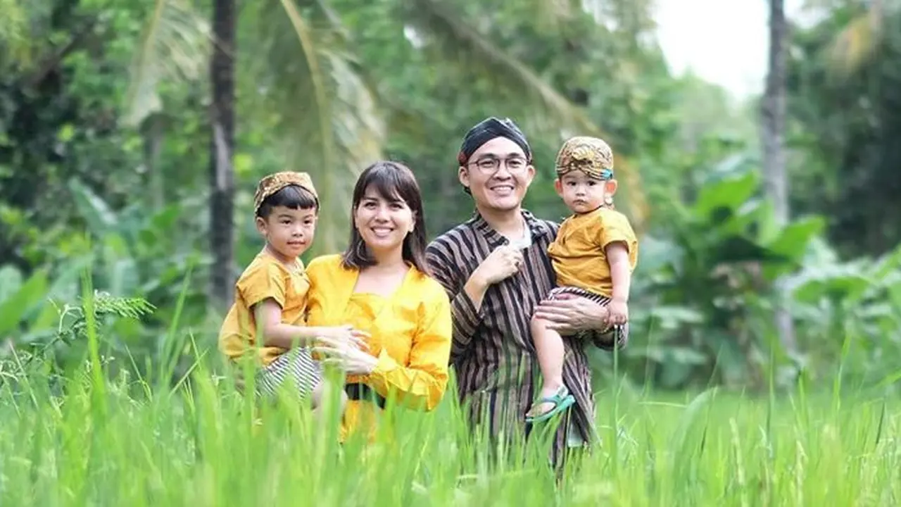 Nikmati Suasana Sawah, Ini 7 Momen Liburan Tya Ariestya Ke Magelang
