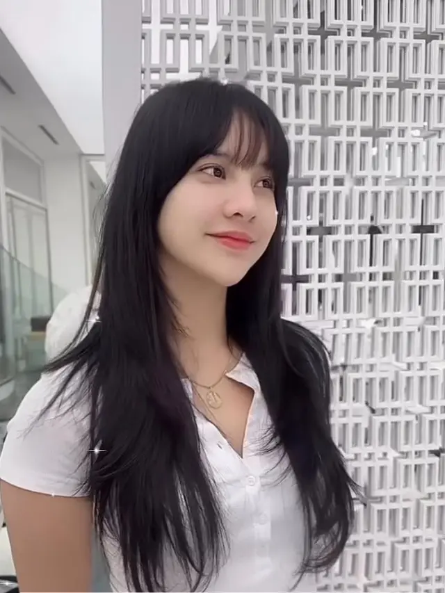 8 Potret Inspirasi Tampilan Rambut Berponi di Tahun 2024, dari Raisa Andriana, Syifa Hadju, Dian Sastrowardoyo, dan Anya Geraldine