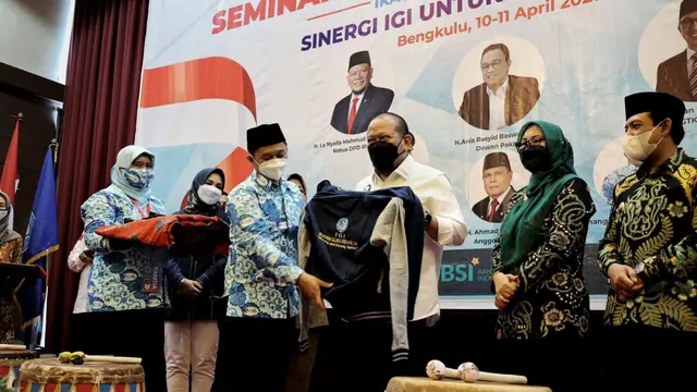 Ketua DPD RI Sampaikan 7 Harapan untuk IGI dalam Seminar Nasional di Rakernas IGI di Bengkulu