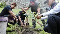 Ini Cara Komunitas 'Si Gila Selingkuh Tukad Bindu' Peringati Hari Bumi