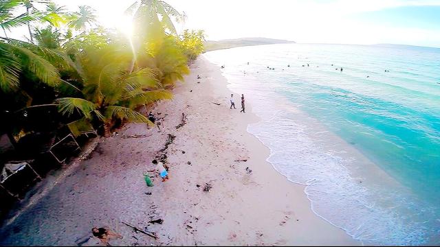 Pesona Pagi Di Pantai Nirwana Air Laut Tiga Warna Di Baubau