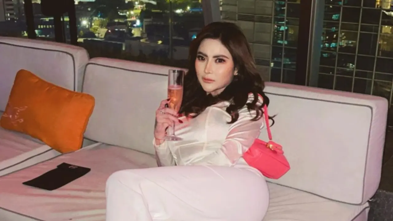 Ayu Aulia Tanpa Hijab