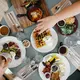 Saat ini banyak restoran yang memberikan makanan pada customer yang sedang berulang tahun (Foto: Unsplash.com/Ali Inay)