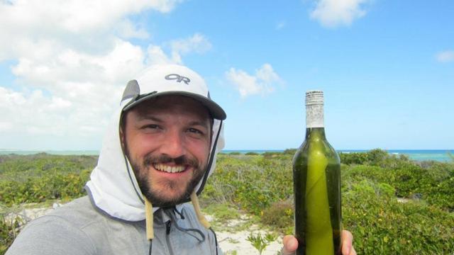 Hobi Berburu Surat dalam Botol