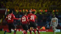 Manchester United harus menunggu gol hingga menit ke-91 demi meraih kemenangan kontra Young Boys pada laga lanjutan liga champions yang berlangsung di stadion Old Trafford, Rabu (28/11). Manchester United sukses menang 1-0 lewat gol Marouane Fellani. (AFP
