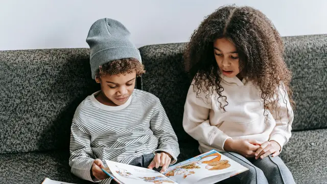 Tips Menumbuhkan Minat Baca Anak Lewat Kebiasaan Sederhana di Rumah