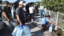 Kekeringan-yang dulunya hanya terjadi di desa-desa di negara itu-sekarang mengeringkan keran air penduduk kota. (VYACHESLAV OSELEDKO / AFP)