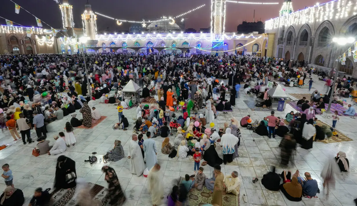 Maulid Nabi Muhammad SAW merupakan momentum yang sangat istimewa bagi umat Islam di seluruh dunia. (AP Photo/Hadi Mizban)