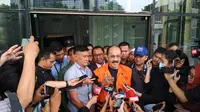 Pengacara Fredrich Yunadi selesai menjalani pemeriksaan KPK, Jakarta. (Liputan6.com/Moch Harun Syah)