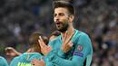 Gaya Gerard Pique usai mencetak golnya ke gawang Borussia Moenchengladbach pada laga grup C di  Moenchengladbach, Jerman (Kamis (29/9/2016) dini hari WIB. (AP/Martin Meissner)