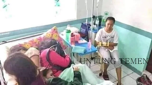 momen nyeleneh saat jenguk teman
