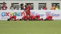 Pemain Indonesia merayakan gol yang dicetak oleh Firza Andika ke gawang Yordania pada laga persahabatan di Stadion Wibawa Mukti, Jawa Barat,  Sabtu (13/10/2018). Indonesia menang 3-2 atas Yordania. (Bola.com/M Iqbal Ichsan)