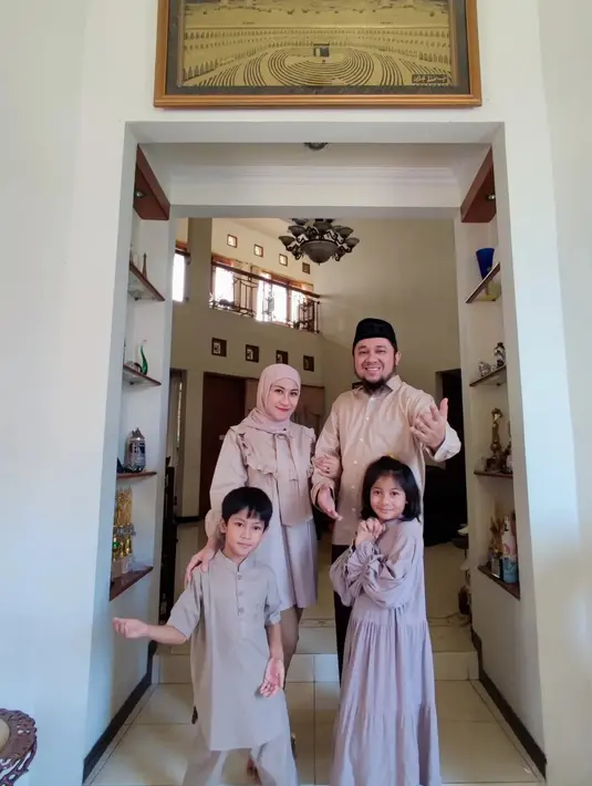 <p>Seperti diketahui, Nia AFi menikah dengan Adit AFI pada 2011 silam. Setelah menikah, Nia AFI dan Adit AFI punya keluarga yang harmonis. (Foto: instagram/niadit_poll)</p>