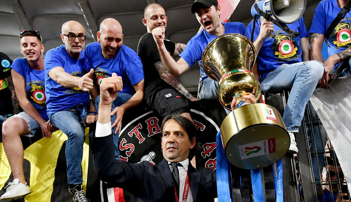 Dua gelar Coppa Italia diraih Simone Inzaghi bersama Inter Milan secara berurutan yaitu pada musim 2021/2022 dan 2022/2023. (AFP/Isabella Bonotto)