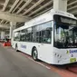 Bus listrik dari DAMRI bermuatan 20 orang, diujicoba di Terminal 3 Bandara Internasional Soekarno Hatta, Kamis (25/11/2021) (dok: Pramita)